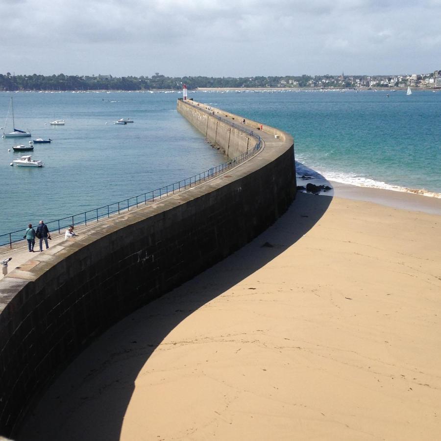 Le Cezembre, Au Pied De La Plage Saint-Malo Exterior foto