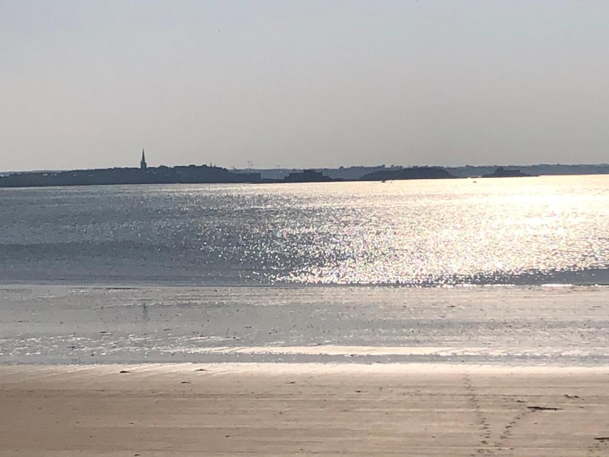Le Cezembre, Au Pied De La Plage Saint-Malo Exterior foto